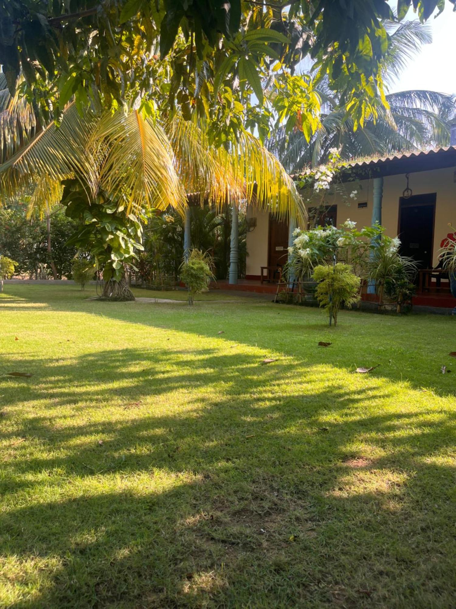 Lobster Inn Trincomalee Exterior foto